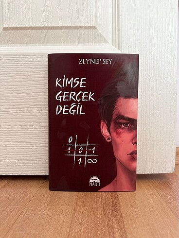 Kimse Gerçek Değil Zeynep Sey