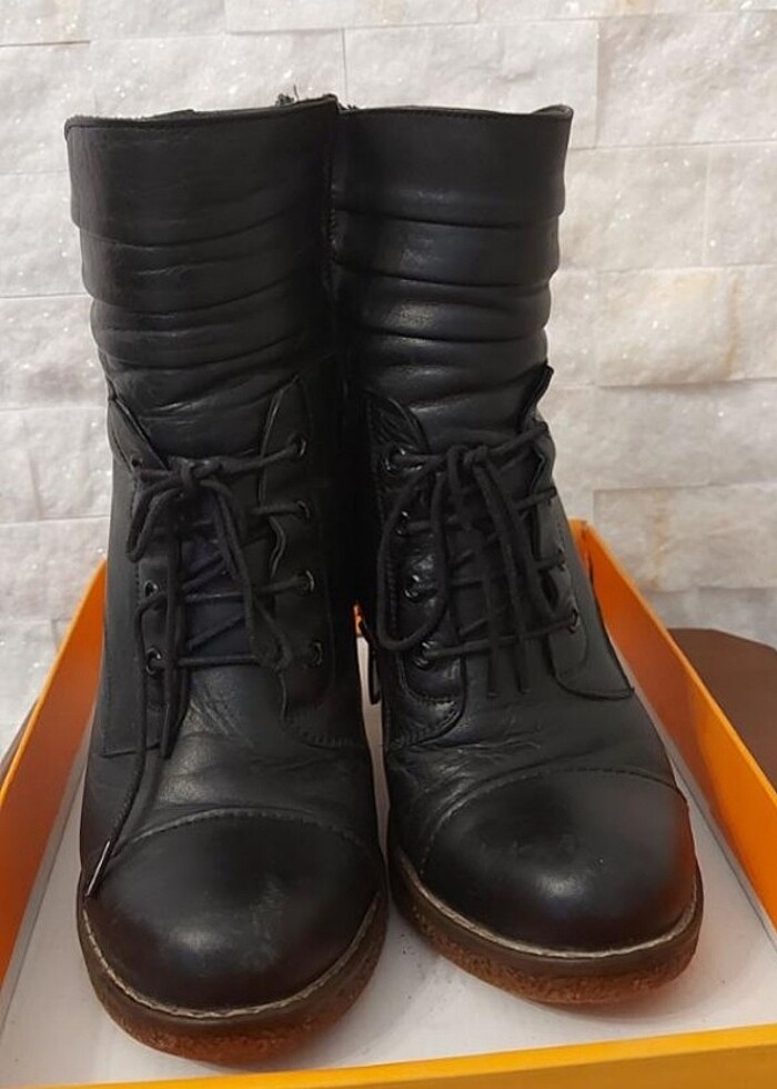 Siyah topuklu bot - Görsel 2