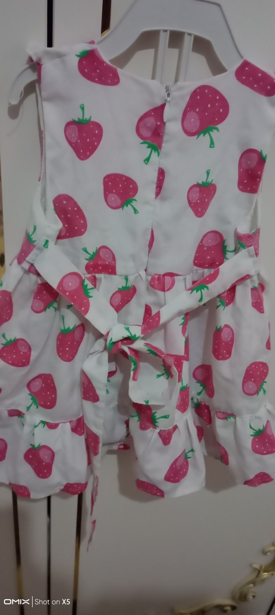 Kız Çocuk Pembe Çilek Desenli Fırfırlı Elbise - Görsel 3