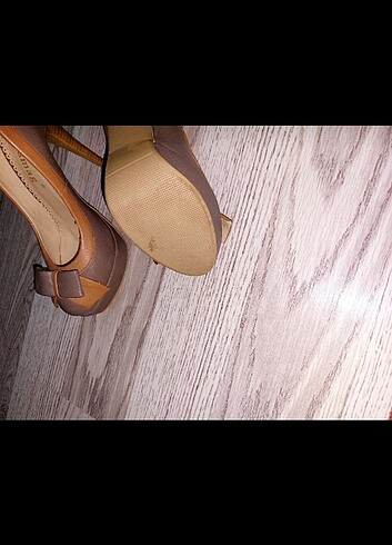 İnce topuklu ama gayet rahat... 