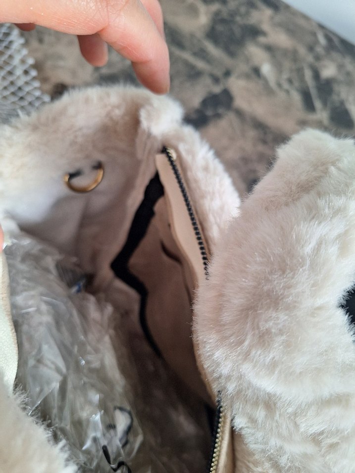 Beyaz Kürklü Kadın El Çantası - Görsel 3