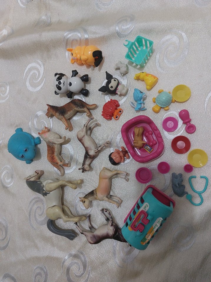 Renkli Aksiyon Figürleri ve Aksesuarları Seti - Görsel 3