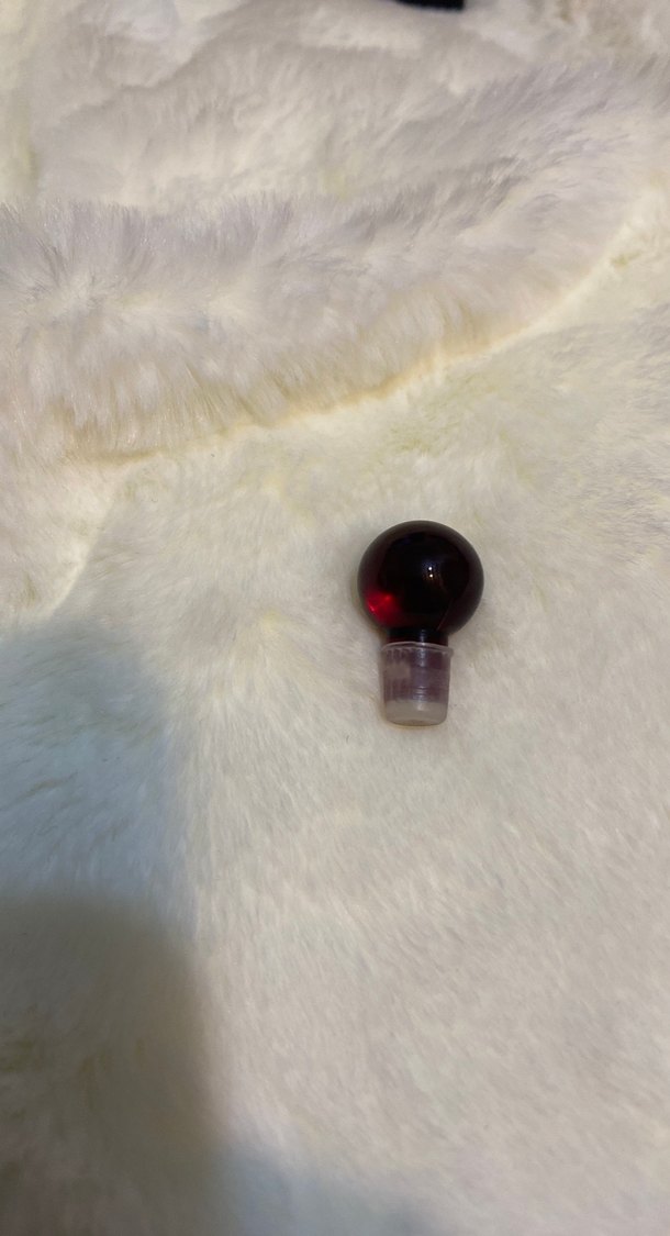 Shiseido Kadın Parfümü Koyu Kırmızı Şişe boş - Görsel 2