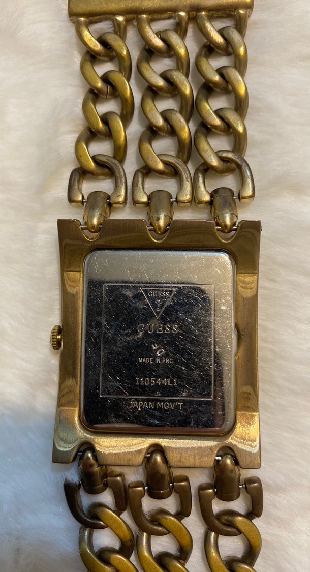 Zincir Detaylı Altın Renk Guess Kadın Saati orjinal - Görsel 3