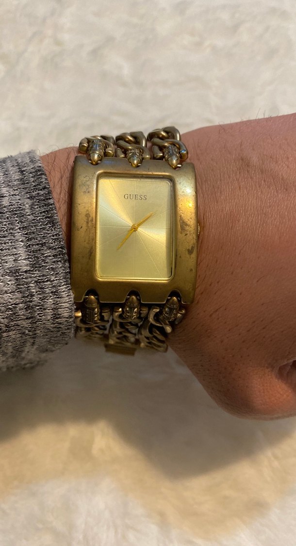 Zincir Detaylı Altın Renk Guess Kadın Saati orjinal - Görsel 5