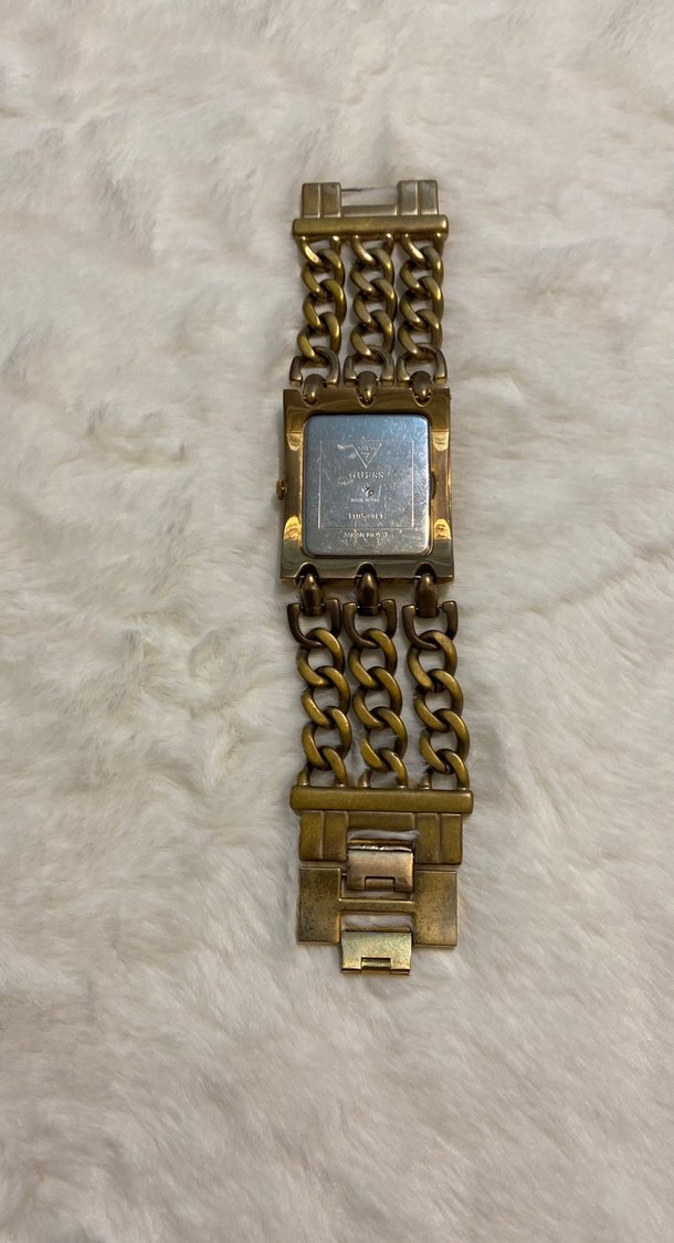Zincir Detaylı Altın Renk Guess Kadın Saati orjinal - Görsel 4