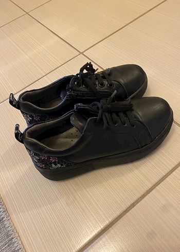 SiyahKız Çocuk Goth Tarzı Spor Ayakkabı - Görsel 2