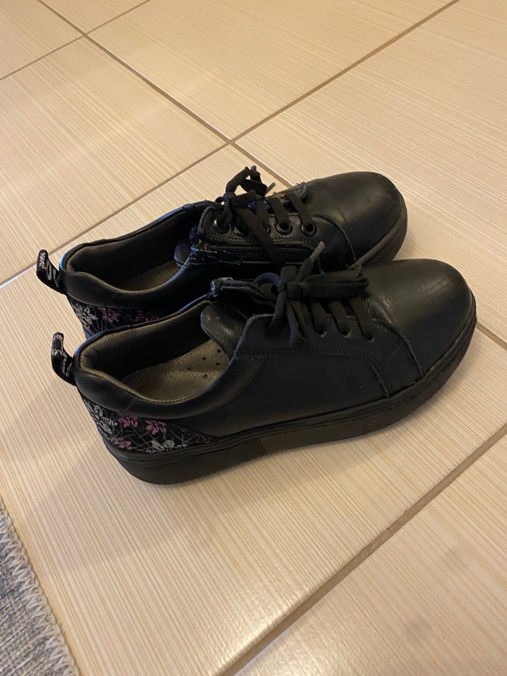 SiyahKız Çocuk Goth Tarzı Spor Ayakkabı - Görsel 2