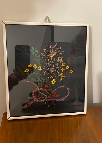 Renkli Çiçek Nakışlı Tablo - Görsel 2