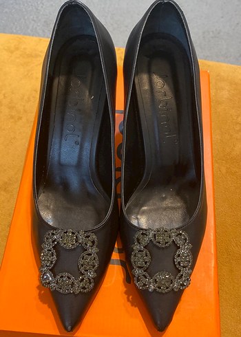 Jorbinol marka Siyah Taşlı Tokalı Yüksek Topuklu Kadın Ayakkabı - Görsel 3