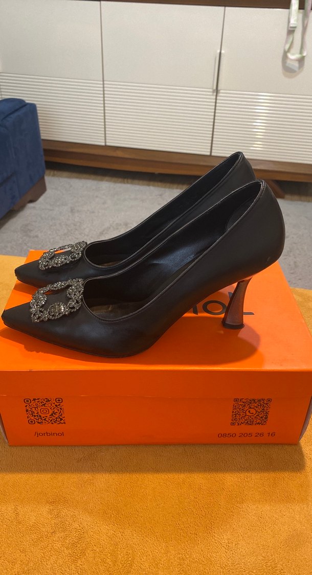 Jorbinol marka Siyah Taşlı Tokalı Yüksek Topuklu Kadın Ayakkabı - Görsel 2