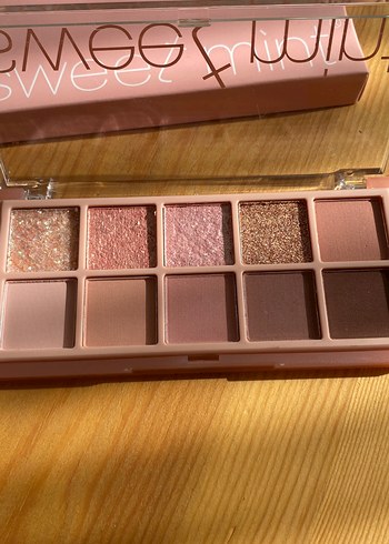 Renkli Işıltılı Göz Farı Paleti - Görsel 8