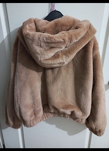 Zara Pelus krem mont 
