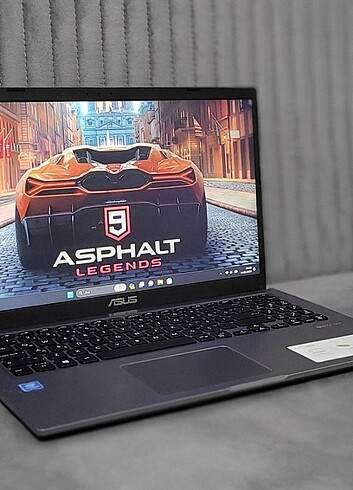 Asus laptop . Dizüstü bilgisayar