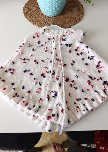 Kız Çocuk Beyaz Çiçek Desenli Örgü Panço - Görsel 2