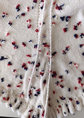 Kız Çocuk Beyaz Çiçek Desenli Örgü Panço - Görsel 3