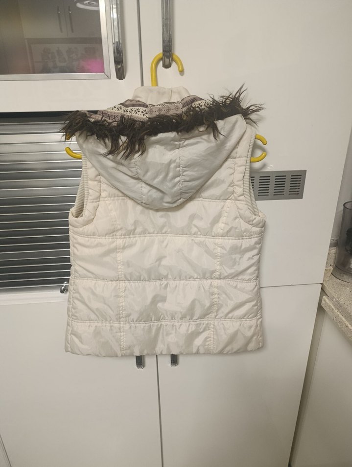 LCW Beyaz Kürklü Midi Yelek - Görsel 4