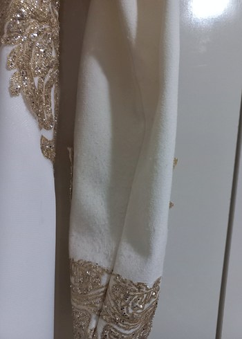 Uzun Kollu İşlemeli Beyaz Vintage Abiye - Görsel 9