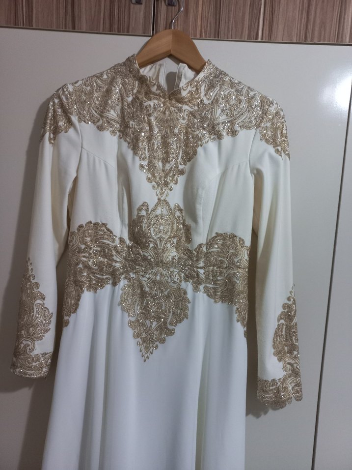 Uzun Kollu İşlemeli Beyaz Vintage Abiye - Görsel 2