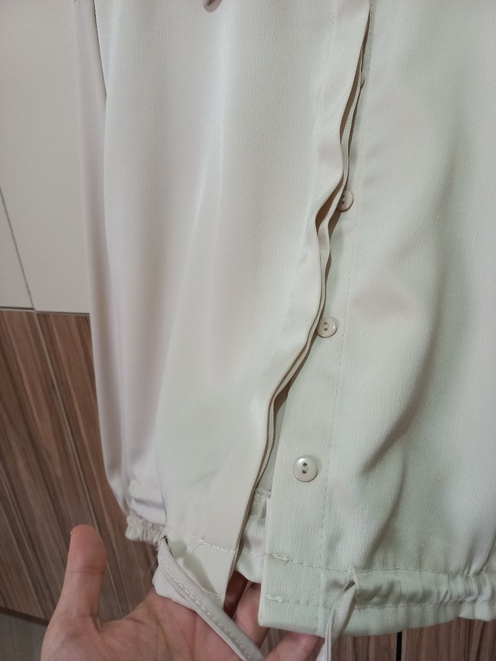 Bej Düğmeli Uzun Kollu Kadın Gömlek - Görsel 3