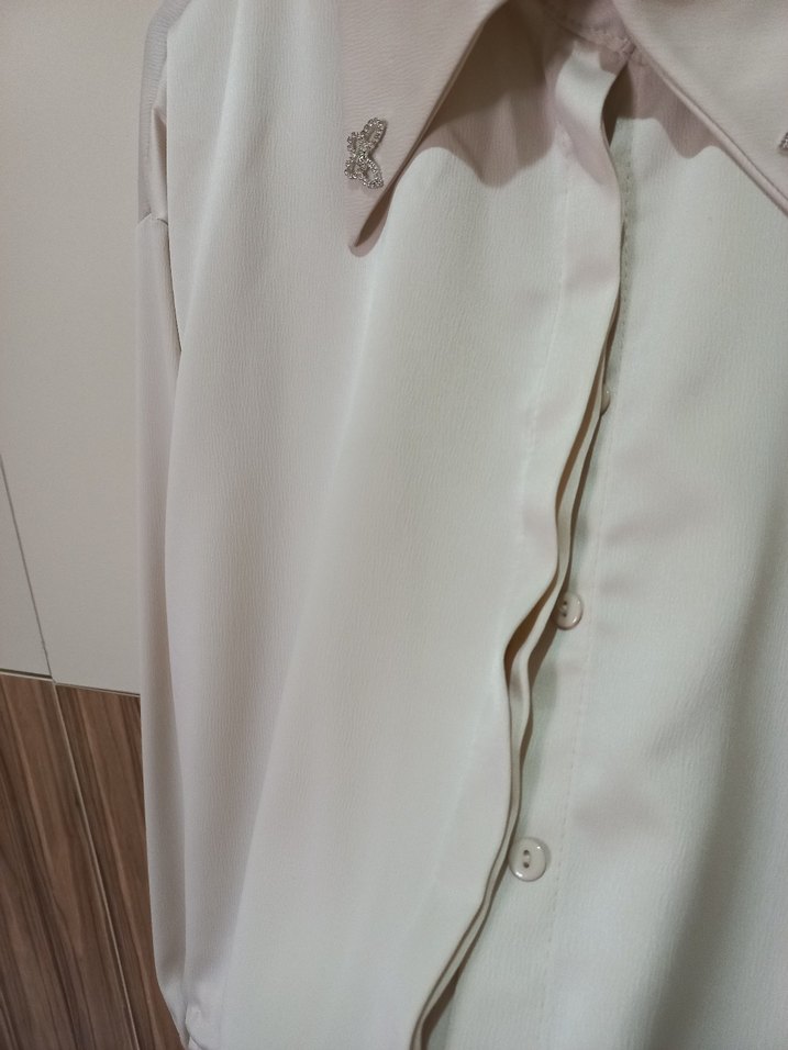 Bej Düğmeli Uzun Kollu Kadın Gömlek - Görsel 4