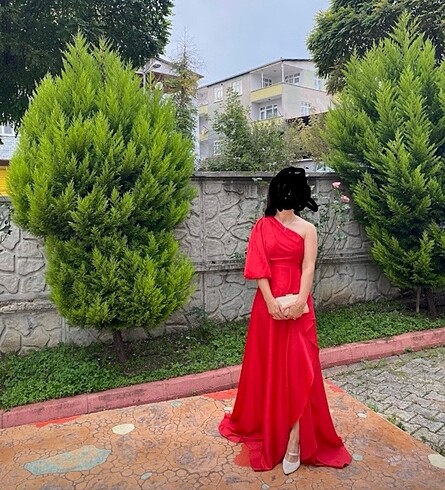 Kırmızı tek omuz abiye elbise 38 beden.
