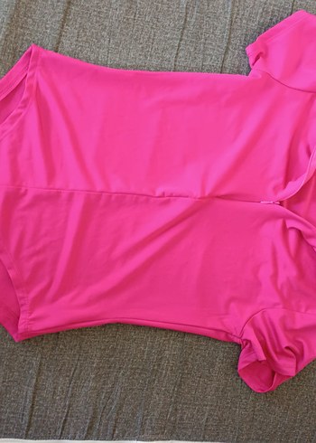 Pembe V Yaka Kısa Kollu tişört