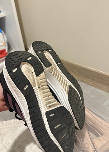 Mor Detaylı Siyah Kadın Spor Ayakkabı - Görsel 3