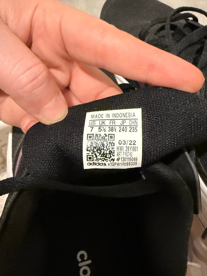 Mor Detaylı Siyah Kadın Spor Ayakkabı - Görsel 4