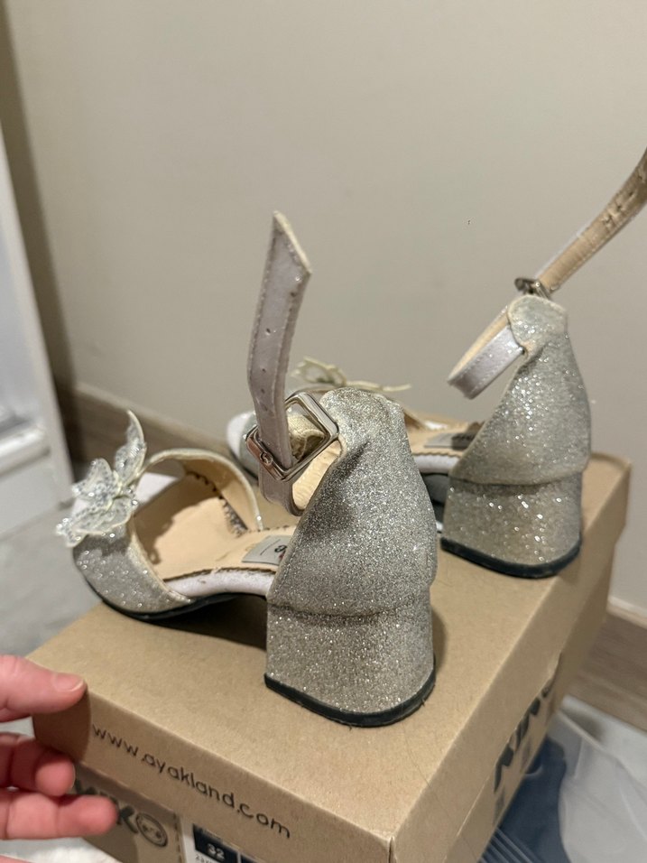 Kelebek Detaylı Beyaz Kız Çocuk Topuklu Ayakkabı - Görsel 2