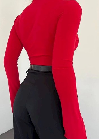 Kemerli Kırmızı Yüksek Yakalı Bluz - Görsel 4