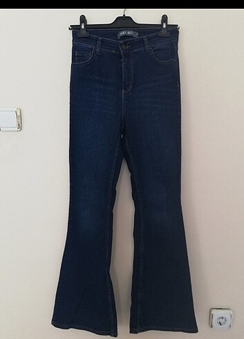 36 Beden mavi Renk Trendyol bluz ve kot pantolon