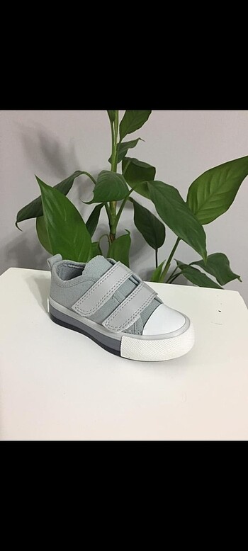 22 Beden lacivert Renk Converse spor ayakkabı