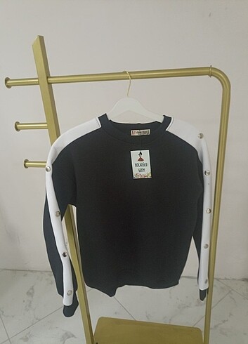  Siyah Çıtçıtlı sweatshirt 