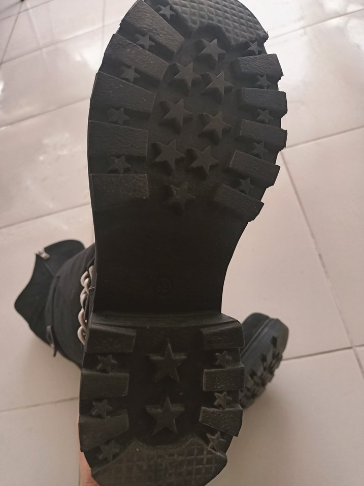 Siyah Süet Tokalı  Çizme - Görsel 5