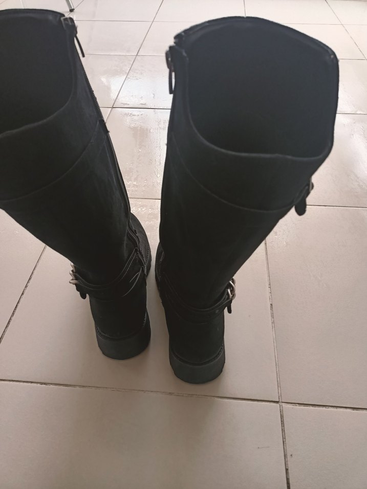 Siyah Süet Tokalı  Çizme - Görsel 3