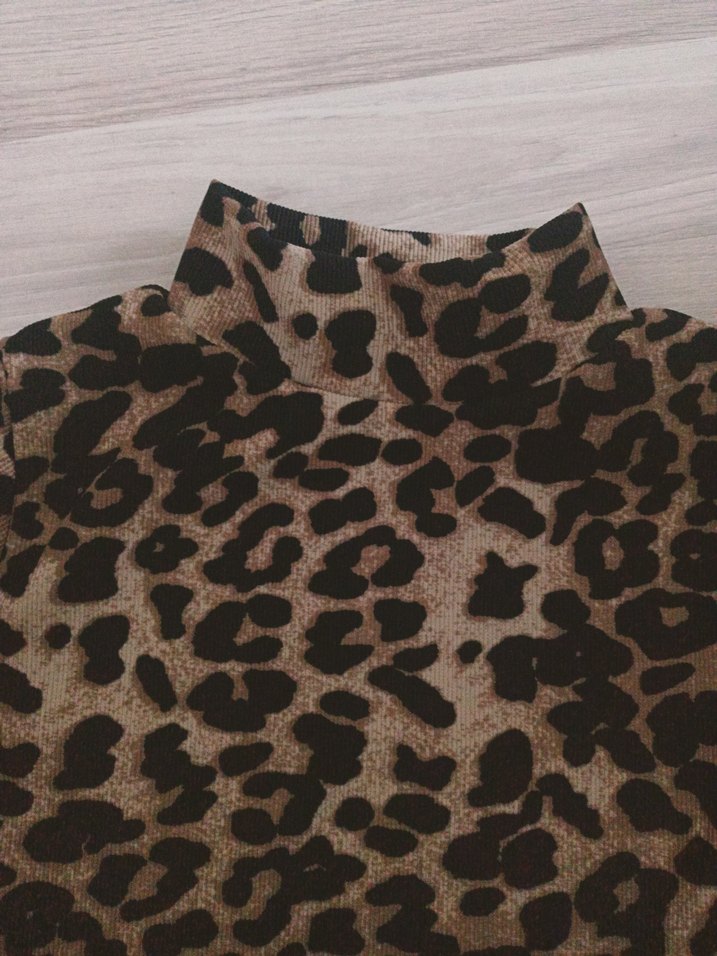 Kahverengi Leopar Desenli Balıkçı Yaka Bluz - Görsel 2