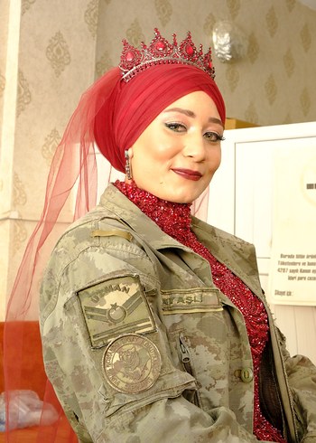  Beden kına tacı ve küpesi