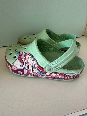 Crocs Unicorn Sandalet 26 Numara
