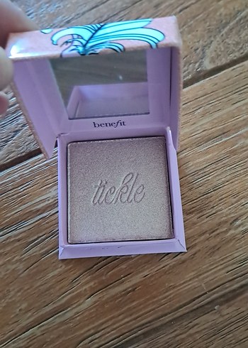  Beden Renk Benefit Tickle Parlak Bej Allık 8g