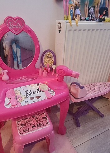 Barbie makyaj masası
