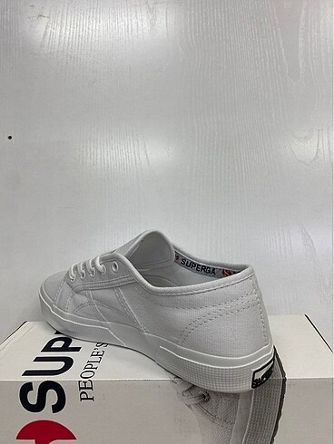 40 Beden Superga