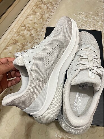Under Armour Hovr serisi spor ayakkabı