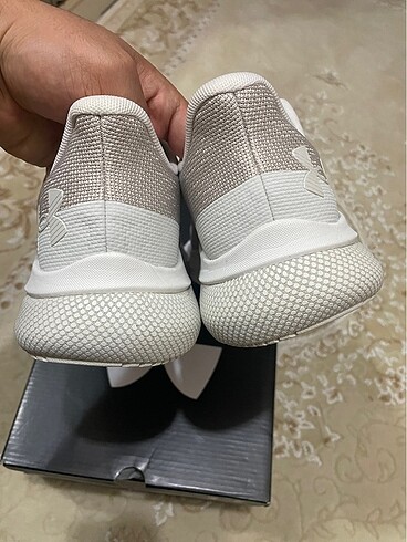 Under Armour Hovr serisi spor ayakkabı - Görsel 3