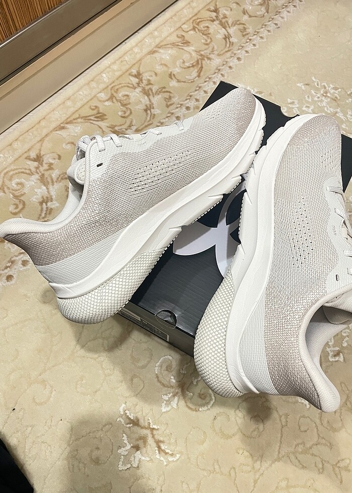 Under Armour Hovr serisi spor ayakkabı - Görsel 2