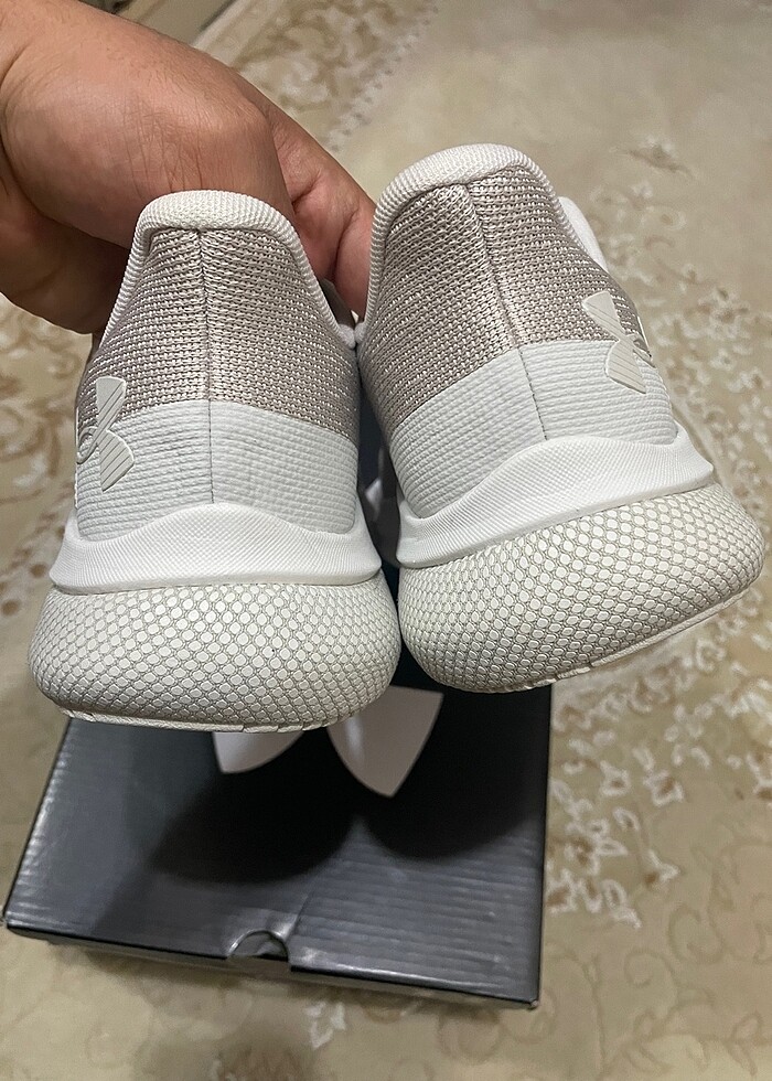 Under Armour Hovr serisi spor ayakkabı - Görsel 3