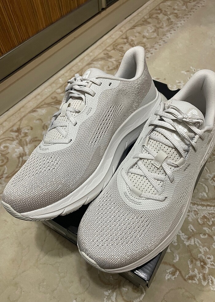 Under Armour Hovr serisi spor ayakkabı - Görsel 4