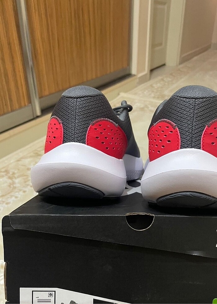 Under Armour spor ayakkabı - Görsel 3