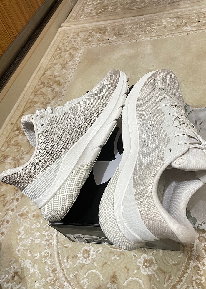 Under Armour Hovr serisi spor ayakkabı - Görsel 2