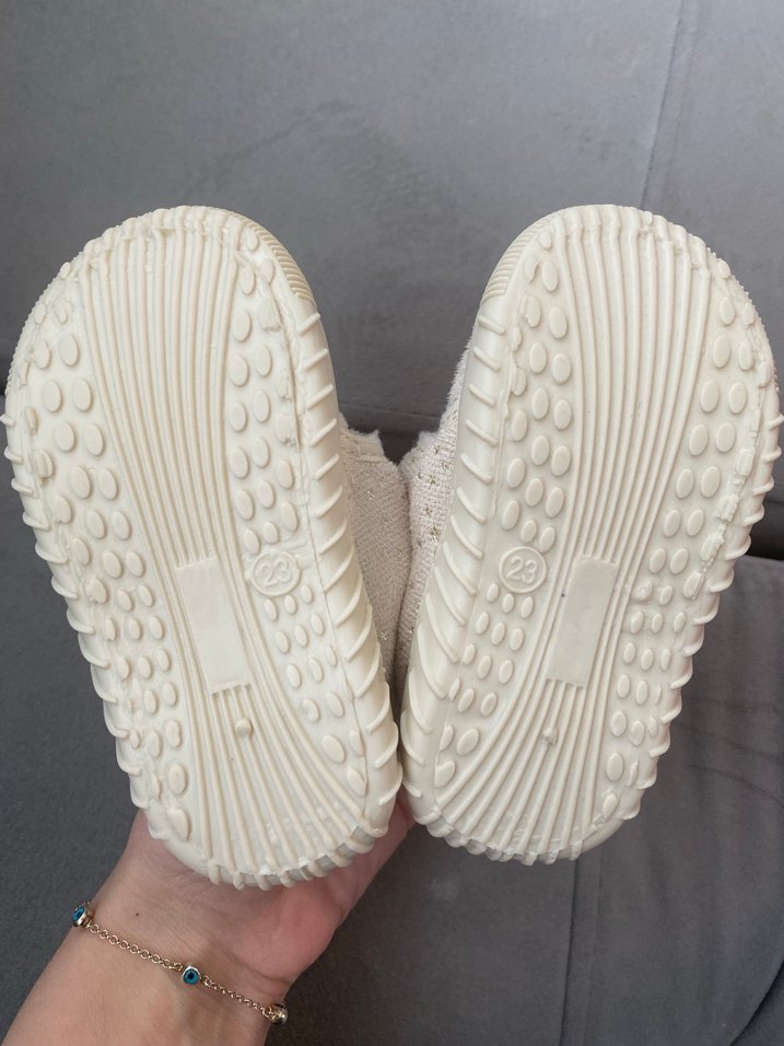 Kız Çocuk Beyaz Cırt Cırtlı Ev Terliği - Görsel 4